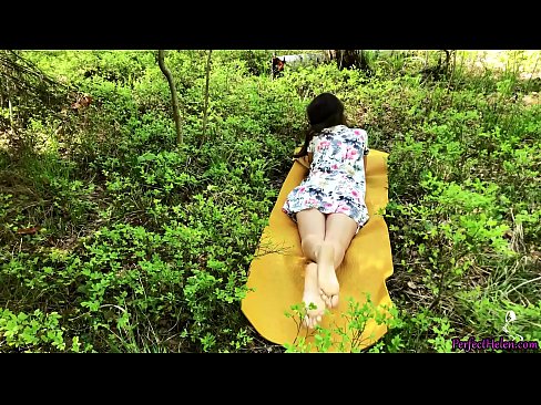 ❤️ Stranger on Tinder Masturbates My Pussy and Fucks Passionately in the woods (En främling på Tinder onanerar min fitta och knullar passionerat i skogen) Porno vk at us ❌️❤