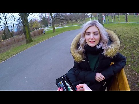 ❤️ Sväljer en främlings het sperma för pengar - avsugning i parken av Eva Elfie Porno vk at us ❌️❤